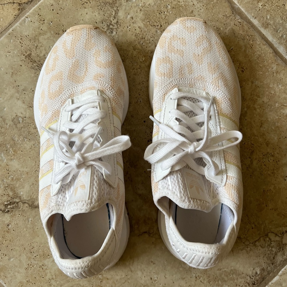 Adidas swift run leopard 9.5